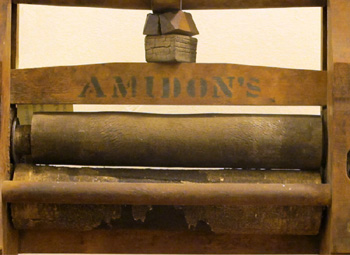 Amidon's wash wringer, stencil