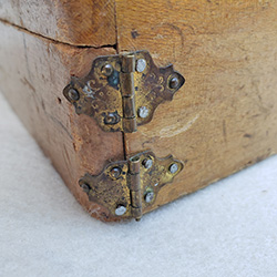 Model Case types 2-early 3, simple tray hinges