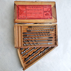 Model Case, type 1, pivoting lower tray